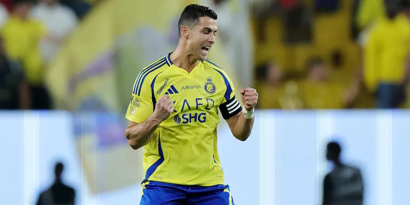 ronaldo-luon-no-luc-het-minh-tren-san-co