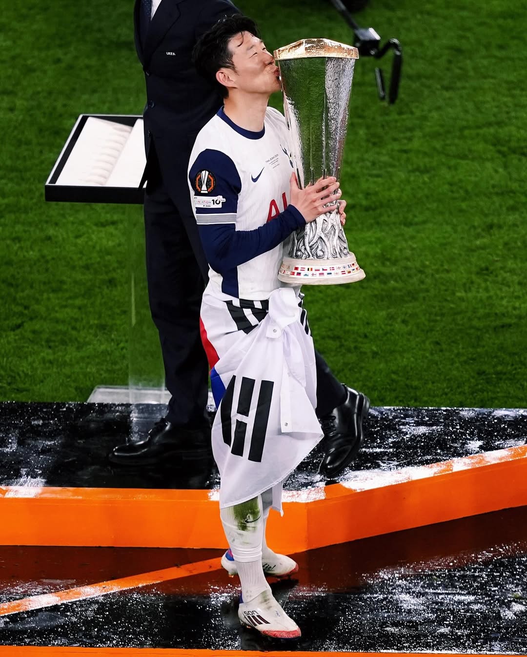 Son Heung-min Và Danh Hiệu Đầu Tiên Cùng Tottenham Câu chuyện của "Hoàng tử châu Á" sẽ mãi mãi được nhớ đến như một trong những câu chuyện cổ tích đẹp nhất trong lịch sử bóng đá